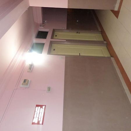 Chalukya Deluxe Hotell Kolhapur Exteriör bild