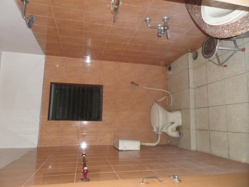 Chalukya Deluxe Hotell Kolhapur Exteriör bild
