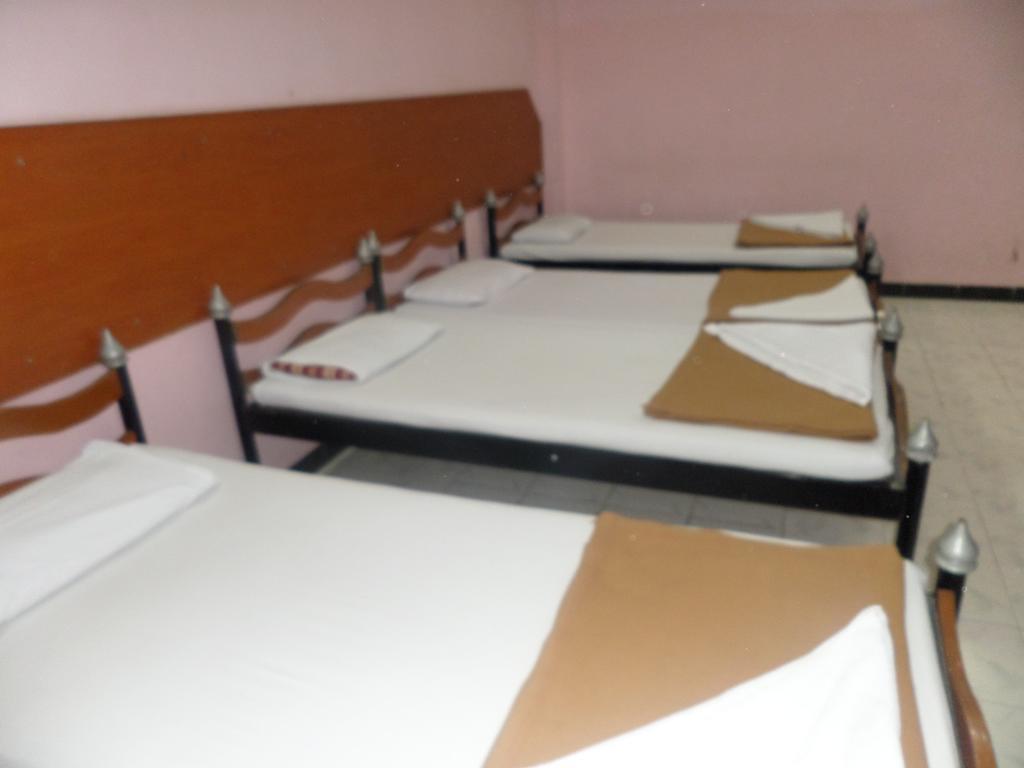 Chalukya Deluxe Hotell Kolhapur Exteriör bild