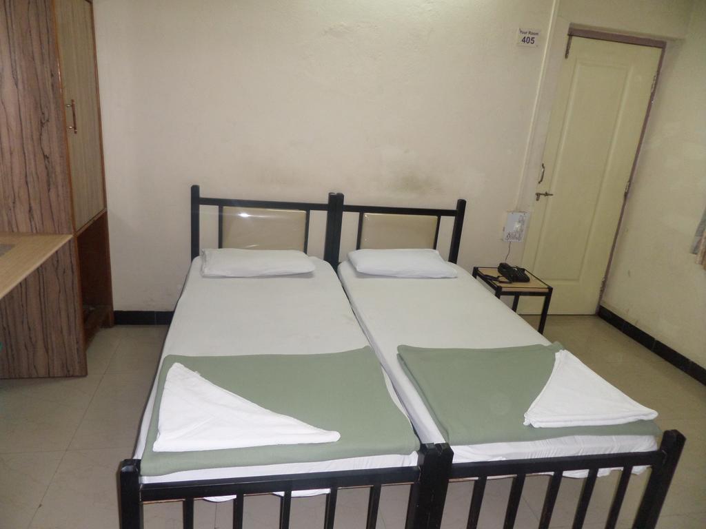 Chalukya Deluxe Hotell Kolhapur Exteriör bild