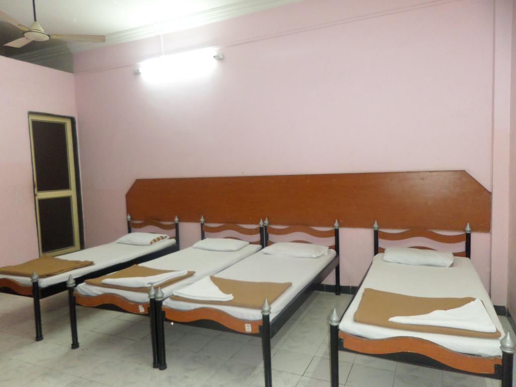 Chalukya Deluxe Hotell Kolhapur Exteriör bild