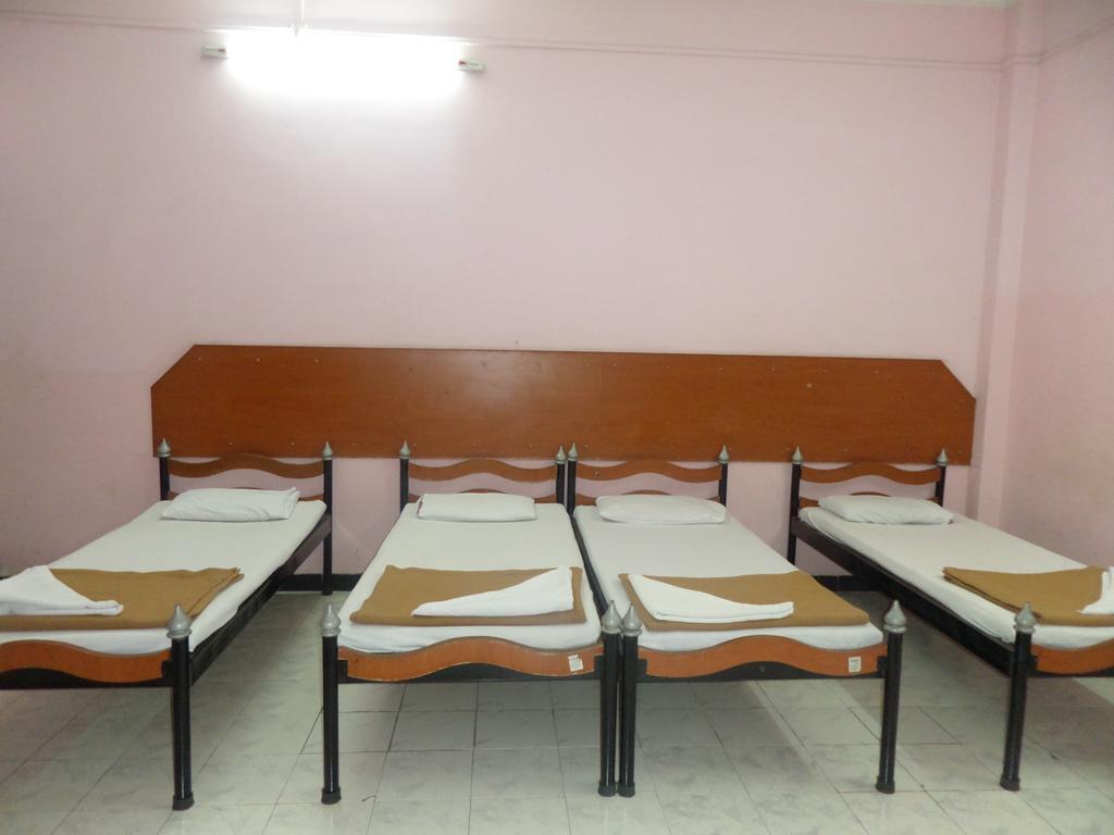 Chalukya Deluxe Hotell Kolhapur Exteriör bild