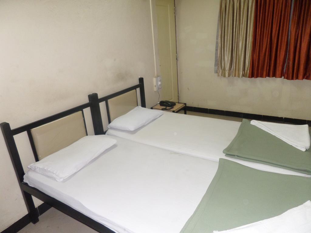 Chalukya Deluxe Hotell Kolhapur Exteriör bild