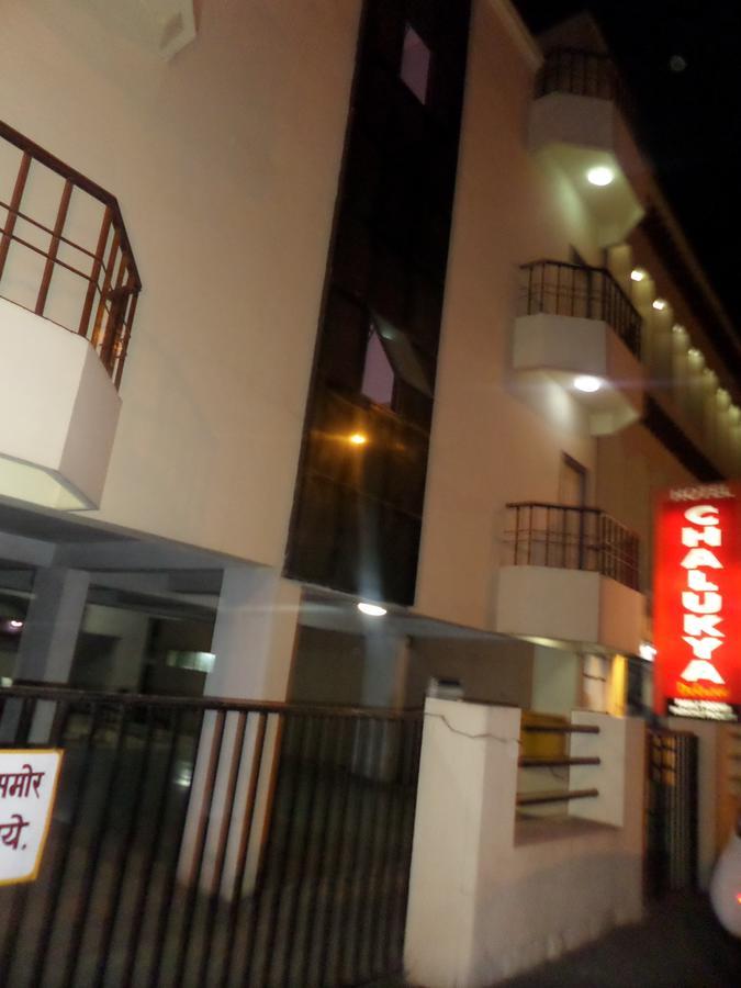 Chalukya Deluxe Hotell Kolhapur Exteriör bild